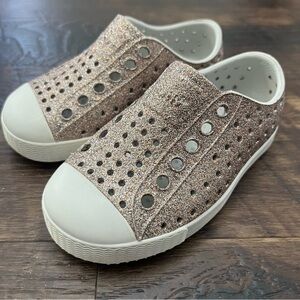 Natives native Jefferson sparkly glitter rose gold slip on sandals shoes C6 6C